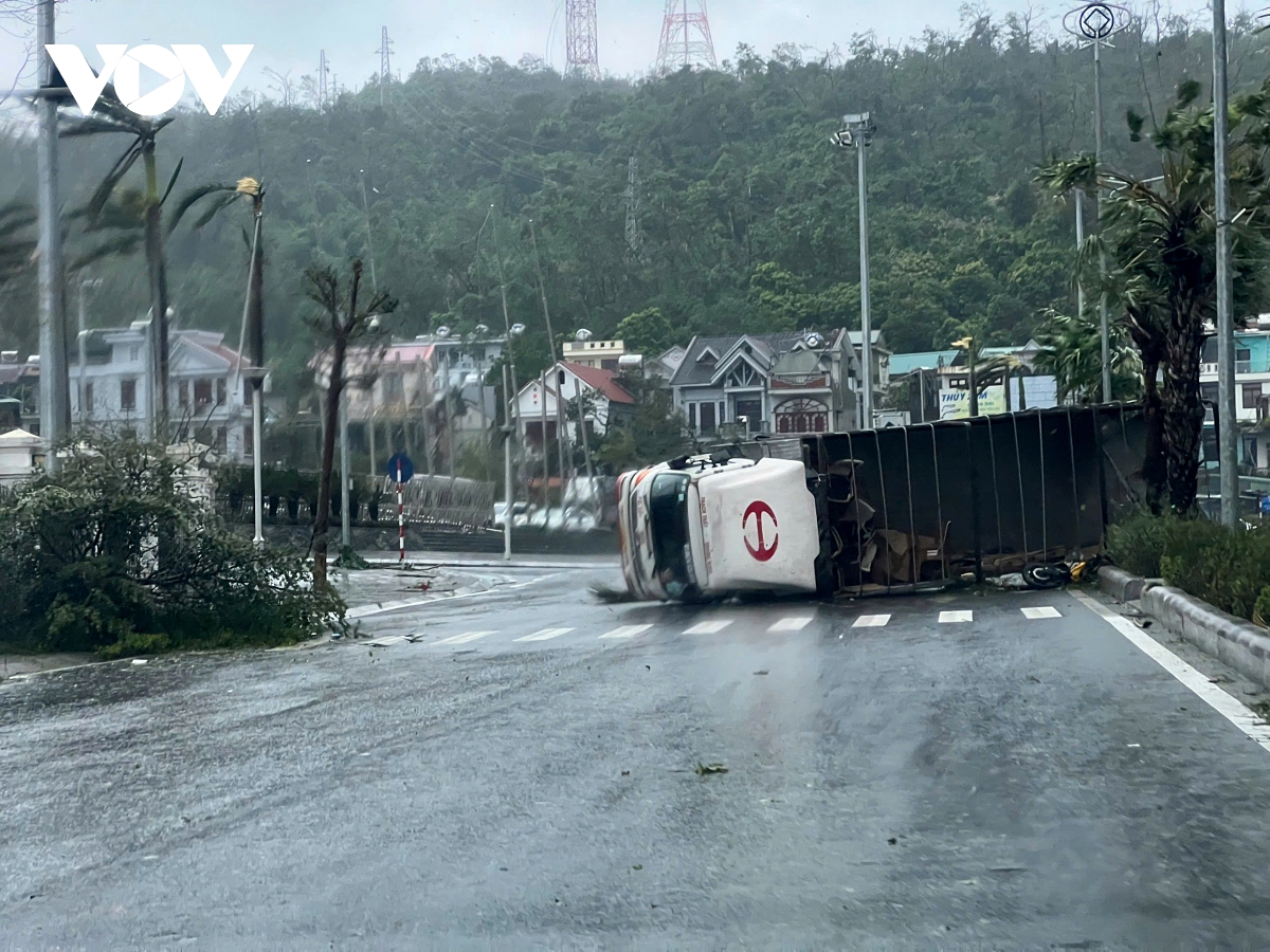 Yagi blasts mainland with winds gusting 150kph